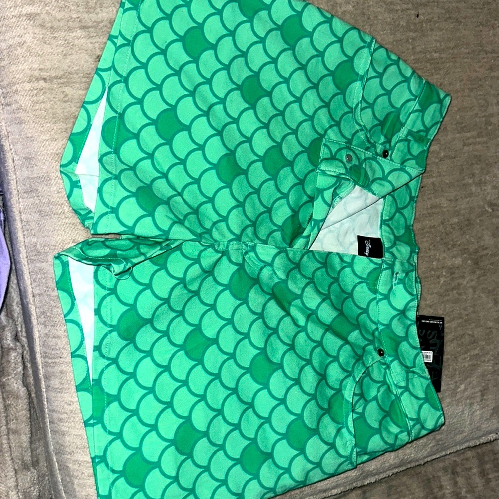 NWT size 32 Ariel little mermaid cakeworthy shorts